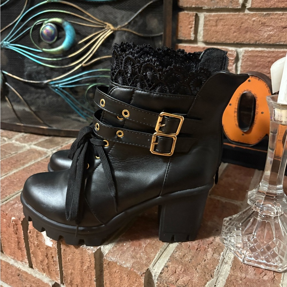 Source Unknown Black Lace-Up Boots with Gold Buckles